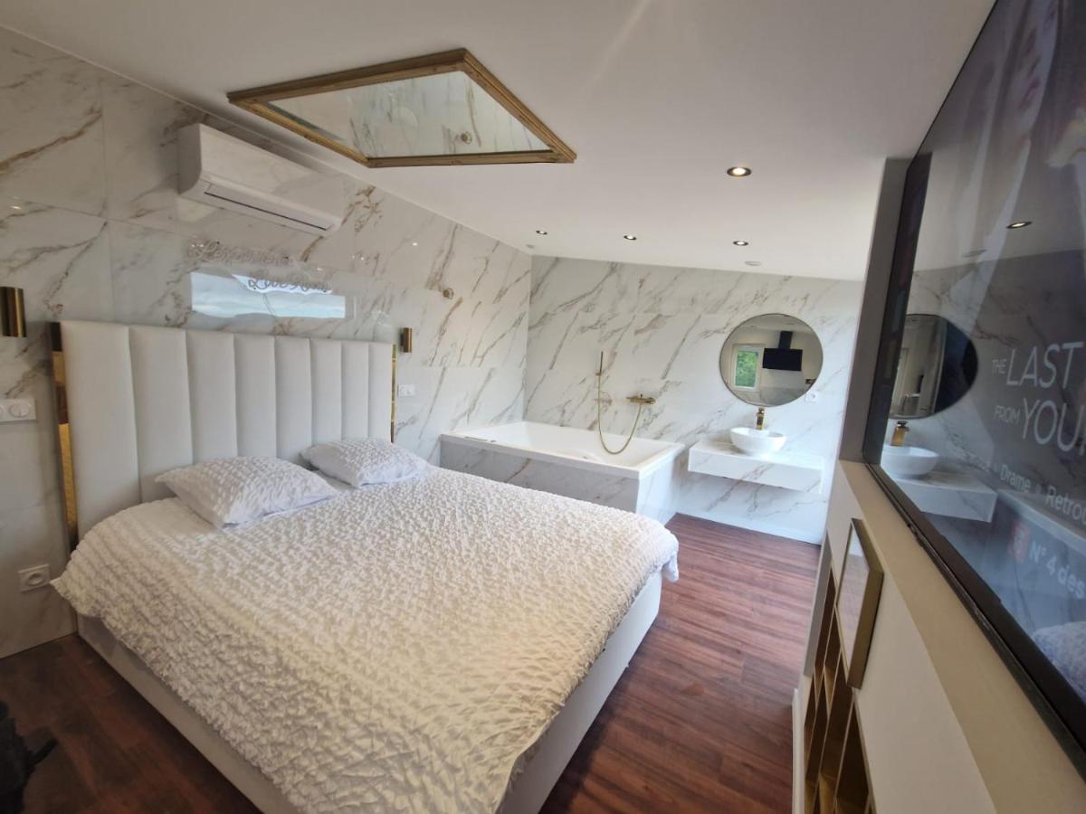L'Experience Love Room Saint-Jean-Bonnefonds Eksteriør bilde