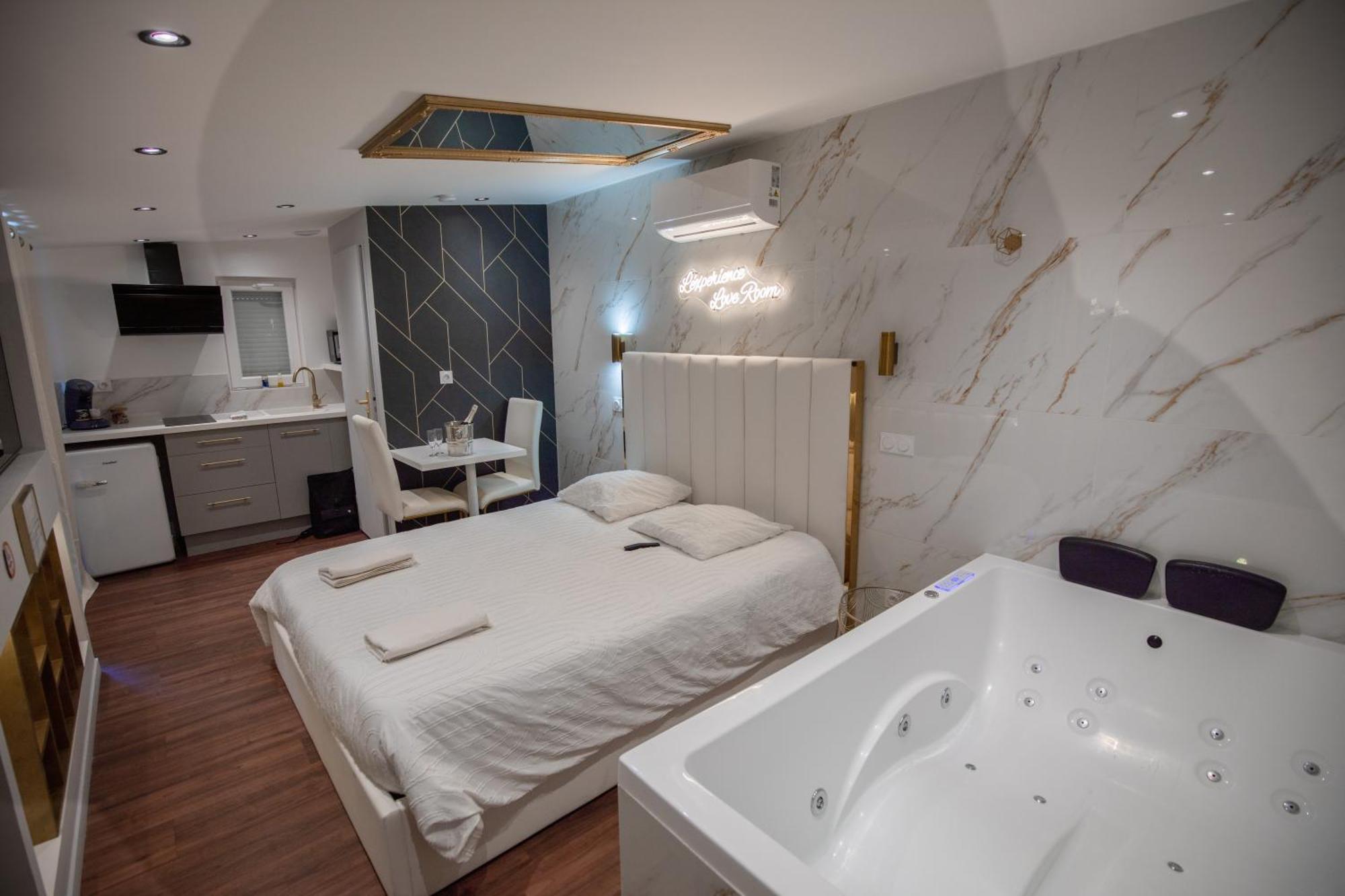 L'Experience Love Room Saint-Jean-Bonnefonds Eksteriør bilde