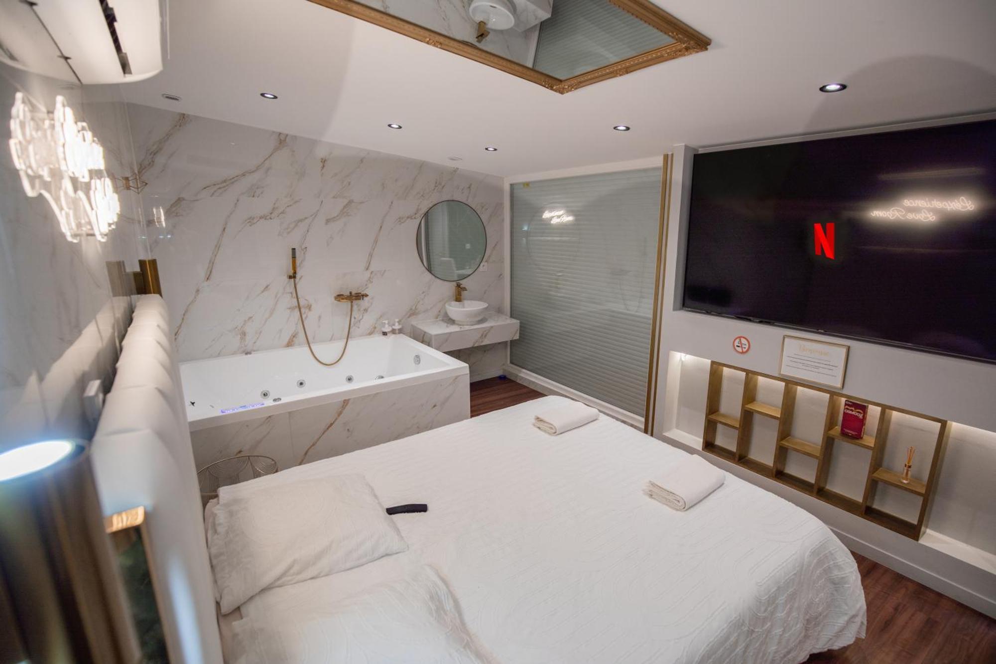 L'Experience Love Room Saint-Jean-Bonnefonds Eksteriør bilde