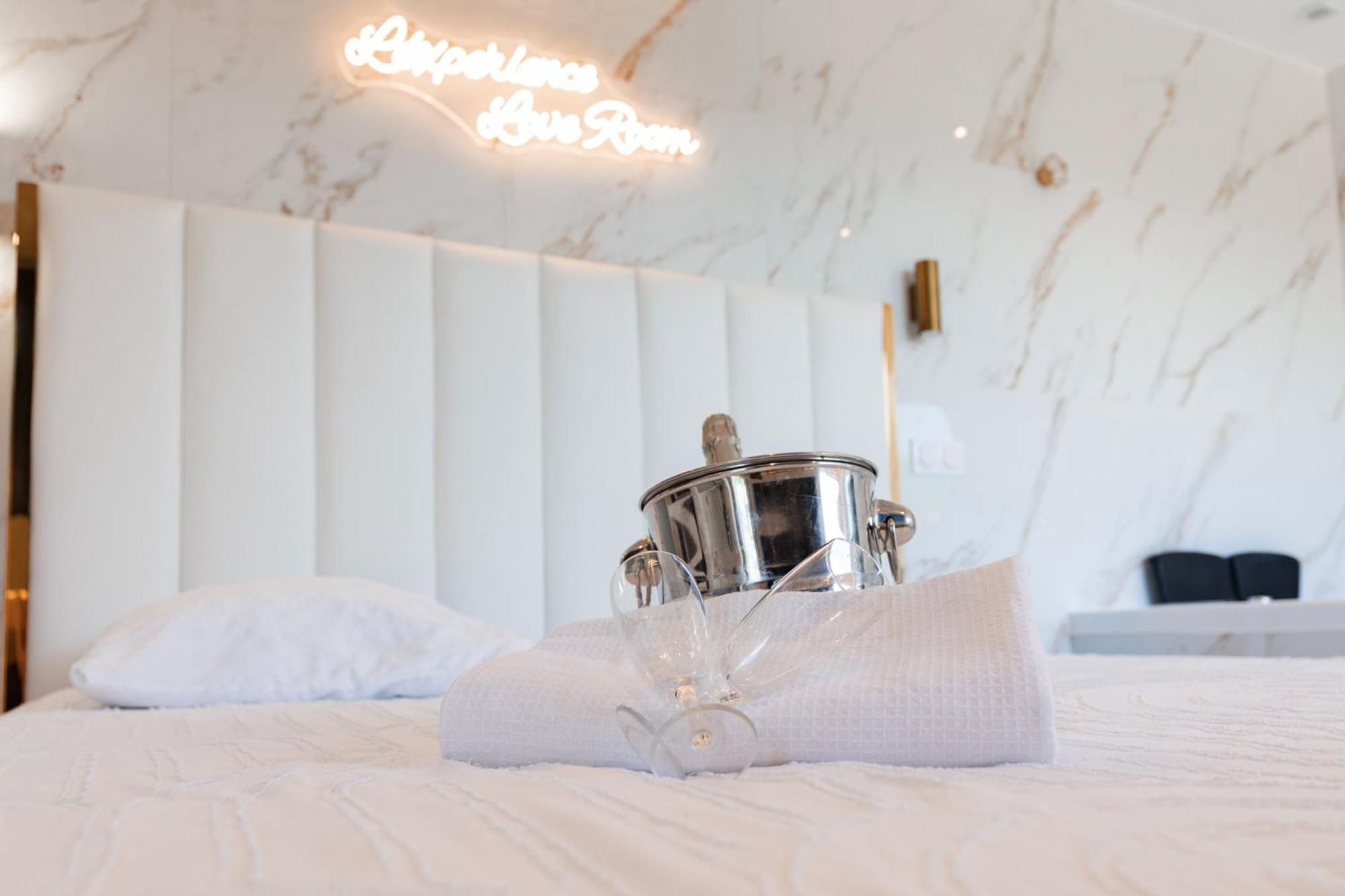 L'Experience Love Room Saint-Jean-Bonnefonds Eksteriør bilde