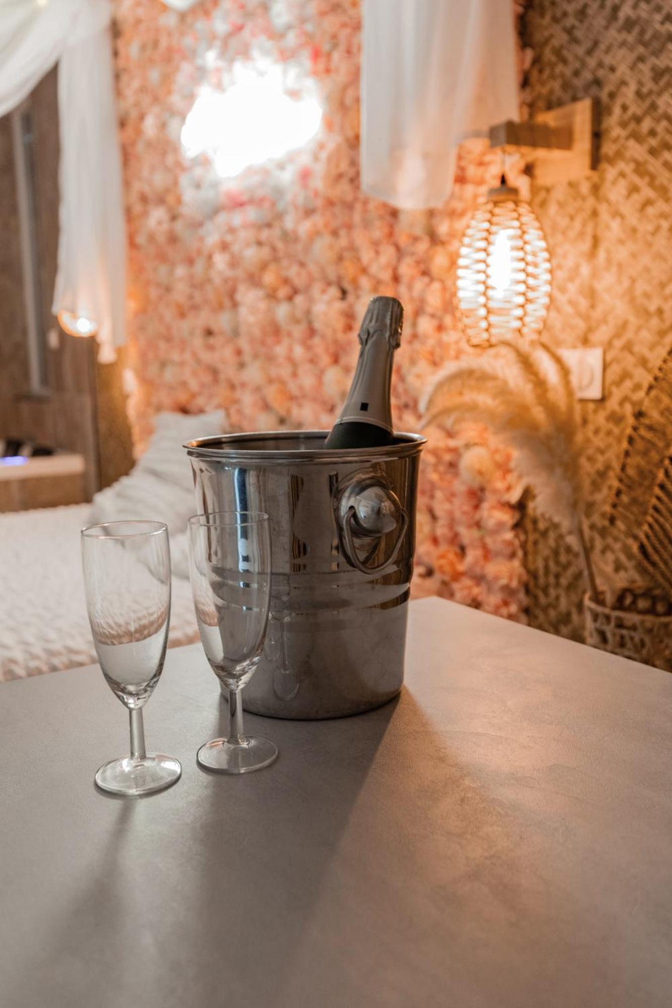 L'Experience Love Room Saint-Jean-Bonnefonds Eksteriør bilde